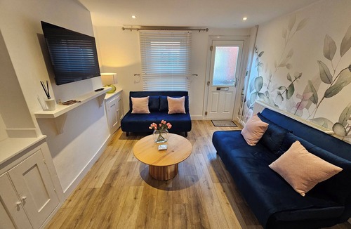 Canterbury House | Pretty City Centre Cottage