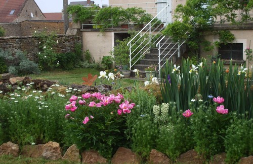 Viry Cottage | Pretty Clunisois farmhouse, near Cormatin, Taizé and Cluny, nearby greenway