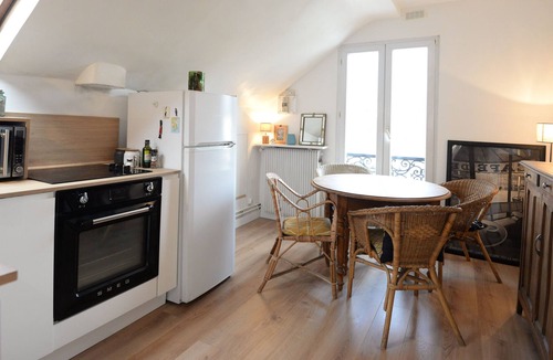 Les Lilas Apartment | Pretty Cocoon For 4 Near Mairie Des Lilas