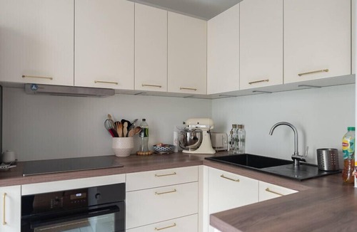 Montrouge Apartment | Pretty cocoon of love close to the City of Light