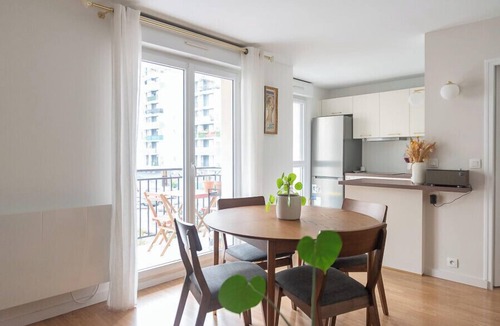 Montrouge Apartment | Pretty cocoon of love close to the City of Light