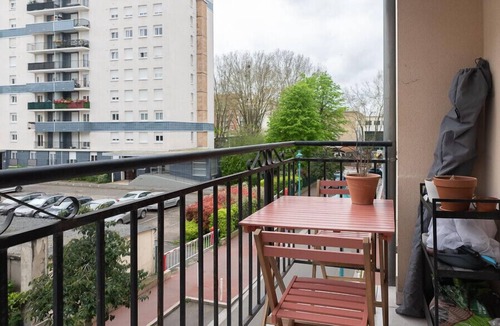 Montrouge Apartment | Pretty cocoon of love close to the City of Light