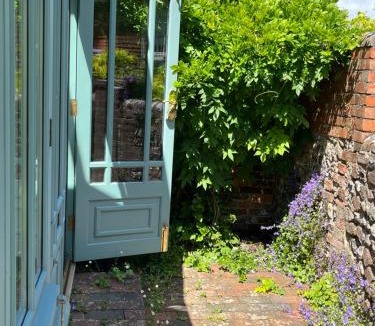 Lewes House | Pretty Cottage in Central Lewes