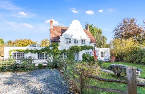 Woodmancote House | Pretty Country Home Dog Friendly On Request