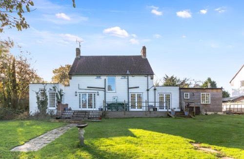 Woodmancote House | Pretty Country Home Dog Friendly On Request