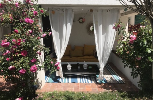 Allauch House | Pretty dependent room in house with garden