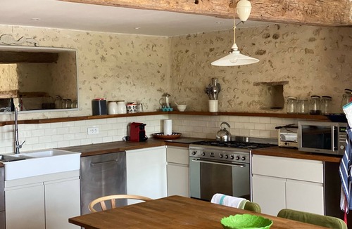 Saint-Severin House | Pretty Farmhouse/Private pool/4 Doubles with en-suites & 1 Twin /Sleeps 10