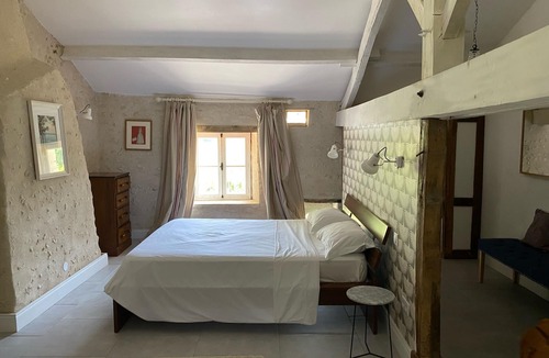 Saint-Severin House | Pretty Farmhouse/Private pool/4 Doubles with en-suites & 1 Twin /Sleeps 10