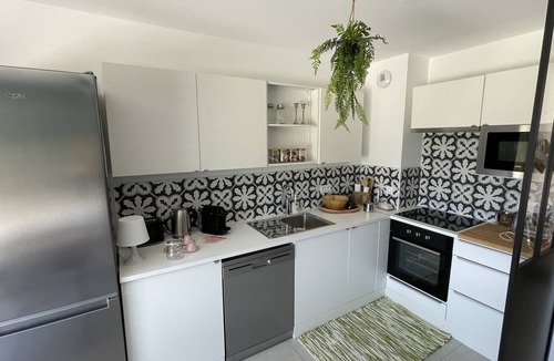 Entraigues-sur-la-Sorgue Villa | Pretty house with garden - Le Clos Du Moulin 1