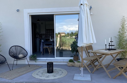 Entraigues-sur-la-Sorgue Villa | Pretty house with garden - Le Clos Du Moulin 1