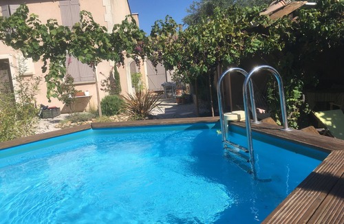 Jonquerettes House | Pretty giteen provence accepts pets