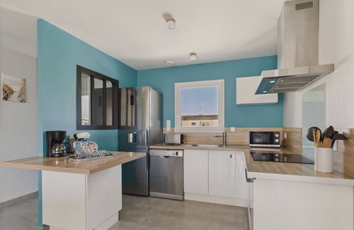 Saint-Vincent-sur-Jard Ski Chalet | Pretty house for 6 with garden