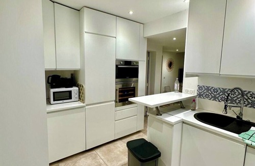 Mandelieu-la-Napoule Beach House | Pretty harbour house with garden