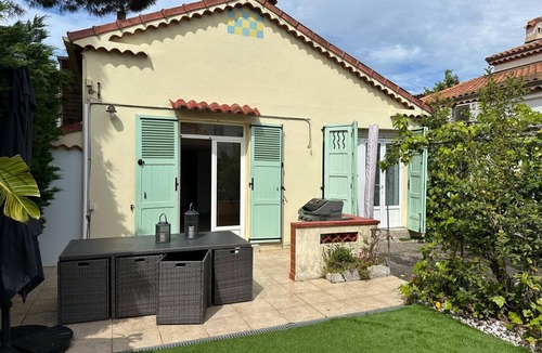 Mandelieu-la-Napoule Beach House | Pretty harbour house with garden