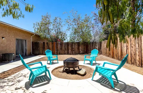 Desert Hot Springs Apartment | Pretty In Pink w/Back Yard/2BR/2 Bath