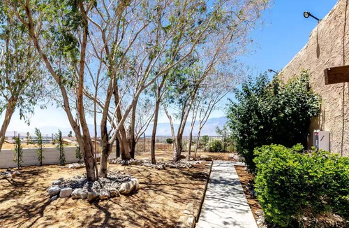 Desert Hot Springs Apartment | Pretty In Pink w/Back Yard/2BR/2 Bath