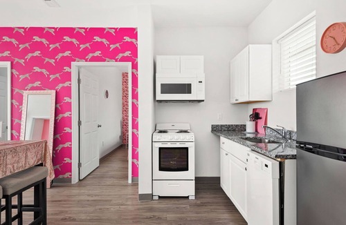 Maxwell Condo | Pretty Inn Pink