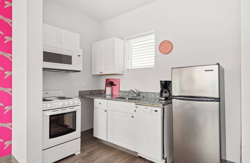 Maxwell Condo | Pretty Inn Pink
