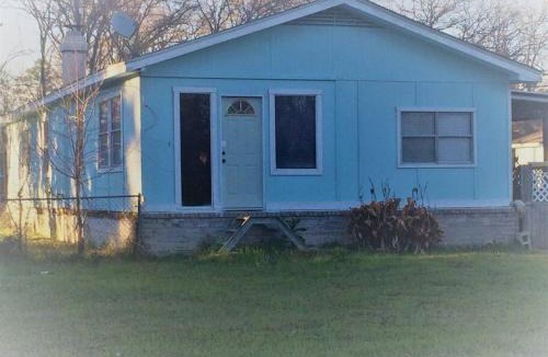West Livingston House | Pretty Lakehouse for a Great, Inexpensive Getaway!