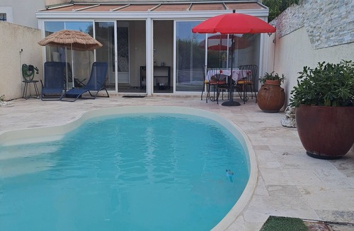 Vedene House | Pretty little house near Avignon FOR 2 PEOPLE with private pool