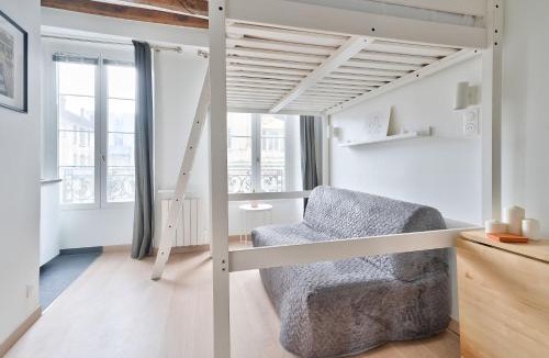 Quartier de la Porte-Saint-Denis Apartment | Pretty Mezzanine Studio in the Heart of Paris (2F)
