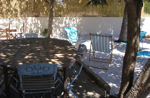 Lezignan-Corbieres House | Pretty old house, in domain with closed garden with trees and private swimming pool