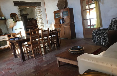 Leogeats House | Pretty old house ideal for small groups