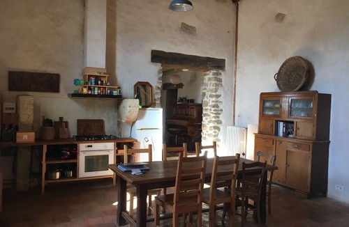 Leogeats House | Pretty old house ideal for small groups