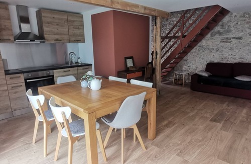 Poligny House | Pretty outbuilding near forest -Nemours