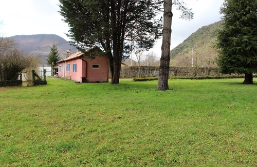 Ore House | Pretty pink house with blue shutters