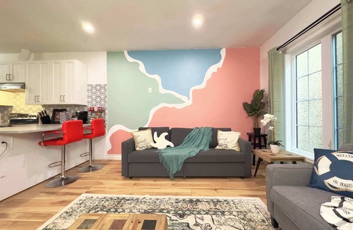 Port Colborne Apartment | Pretty Pink Room Near Lake Erie | Weekday Getaway