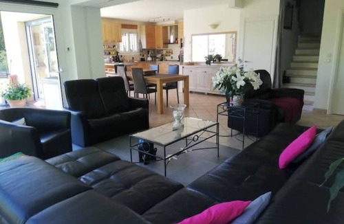 Sainte-Agnes House | Pretty recent villa with swimming pool, quiet and greenery, 7 minutes from the beach
