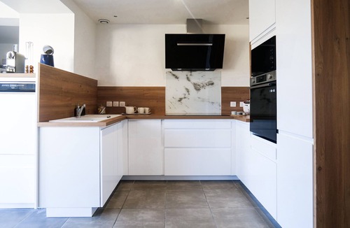 Chateau-d'Olonne Ski Chalet | Pretty renovated house close to amenities Les Sables sleeps 10