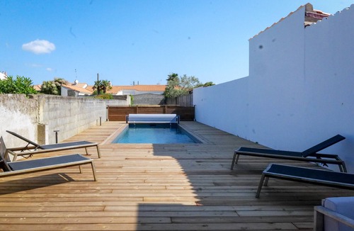 Chateau-d'Olonne Ski Chalet | Pretty renovated house close to amenities Les Sables sleeps 10