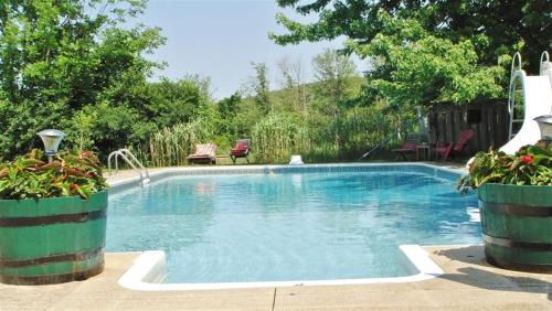 Glen Huron Hotel | Pretty River Valley Country Inn