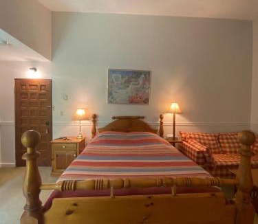 Glen Huron Hotel | Pretty River Valley Country Inn