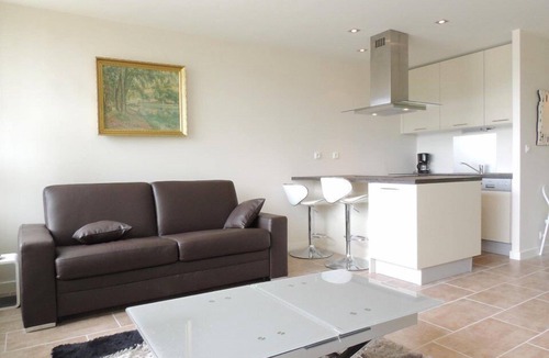 La Petite Motte Apartment | Pretty, Sleeps 4, Sunny, Pool, Parking, Beach, Shops 50m,