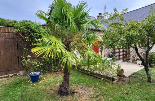 Hardanges House | Pretty stone house with bucolic garden. A change of scenery guaranteed!