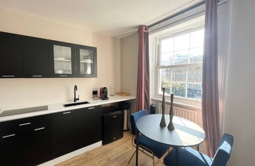 Somers Town Apartment | Pretty Studio Flat in Camden