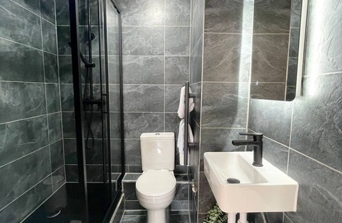 Somers Town Apartment | Pretty Studio Flat in Camden