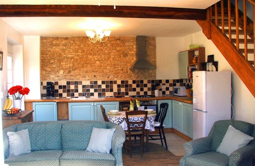 Champagne-le-Sec Cottage | PRETTY STUDIO GITE FOR TWO PEOPLE