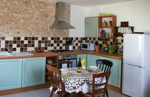 Champagne-le-Sec Cottage | PRETTY STUDIO GITE FOR TWO PEOPLE