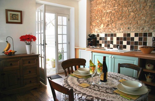 Champagne-le-Sec Cottage | PRETTY STUDIO GITE FOR TWO PEOPLE