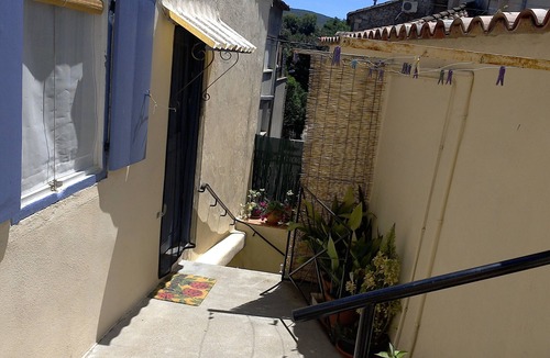 Ganges Apartment | PRETTY T2 IN VILLAGE HOUSE