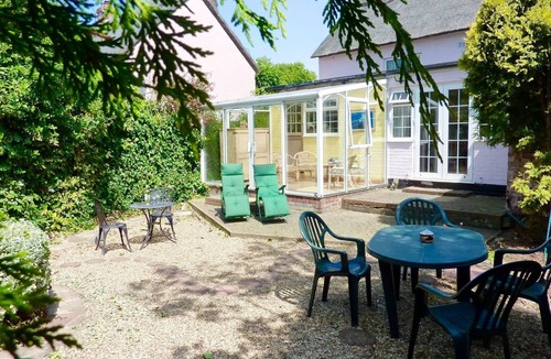Winterton-on-Sea Cottage | Pretty Thatched Cottage, close to sandy beach