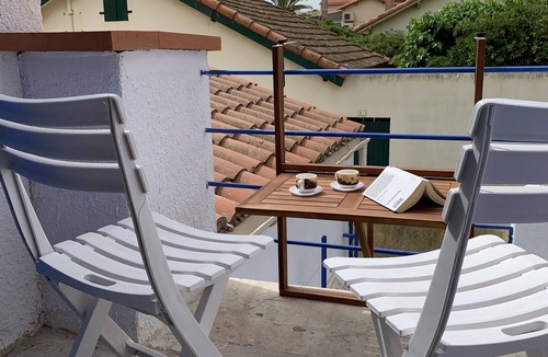 Le Port House | Pretty "TinyHouse" beach cottage with outdoor area and secure parking