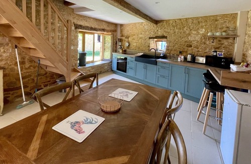 Veyrines-de-Domme Cottage | Pretty traditional stone gite and access to private pool