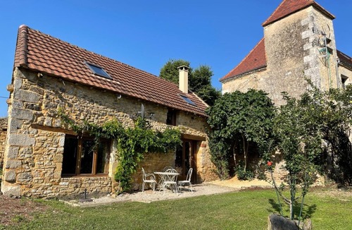 Veyrines-de-Domme Cottage | Pretty traditional stone gite and access to private pool