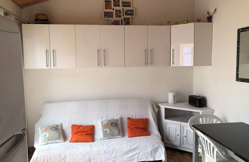 Les Arenes Condo | Pretty villa with swimming pool