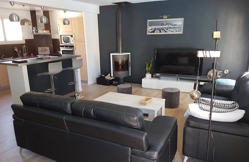 Plan de Campagne House | pretty villa with swimming pool in a very quiet small housing estate.